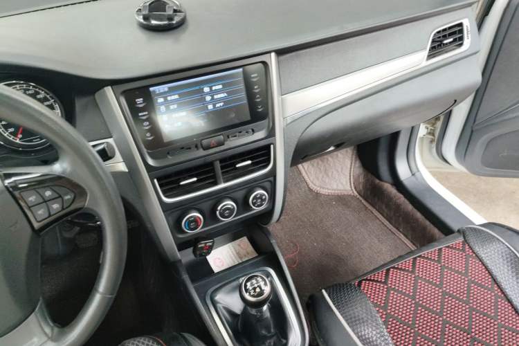 Used Bestune B30 2016 1.6L manual luxury version Audio And AC Panel