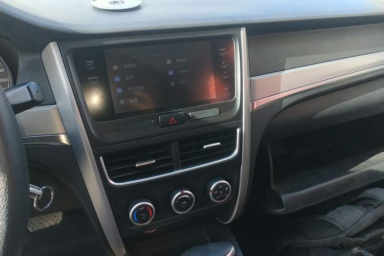 Used Bestune B30 2016 1.6L Automatic Luxury Model Audio And AC Panel