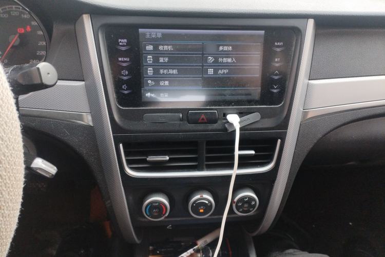 Used Bestune B30 2016 1.6L manual luxury version Audio And AC Panel