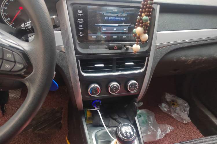 Used Bestune B30 2016 1.6L manual luxury version Audio And AC Panel