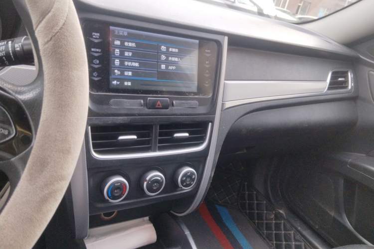 Used Bestune B30 2016 1.6L manual luxury version Audio And AC Panel