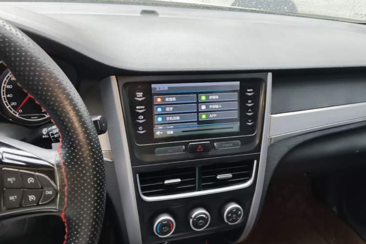 Used Bestune B30 2016 1.6L manual luxury version Audio And AC Panel