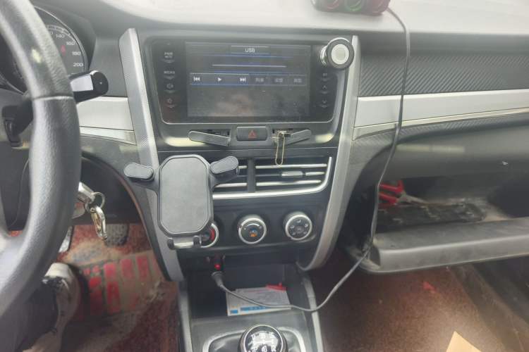 Used Bestune B30 2016 1.6L manual luxury version Audio And AC Panel