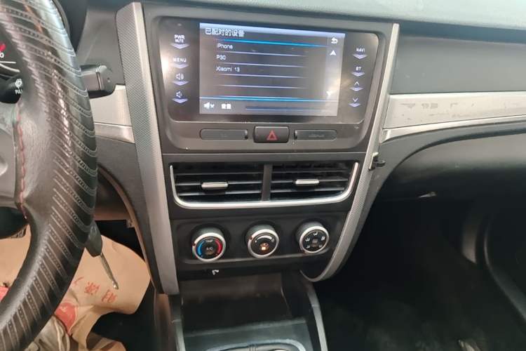 Used Bestune B30 2016 1.6L manual Comfort trim level Audio And AC Panel