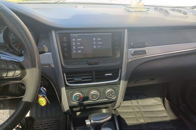 Used Bestune B30 2016 1.6L Automatic Luxury Model Audio And AC Panel