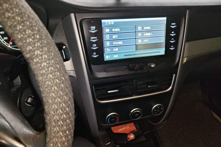 Used Bestune B30 2016 1.6L manual luxury version Audio And AC Panel