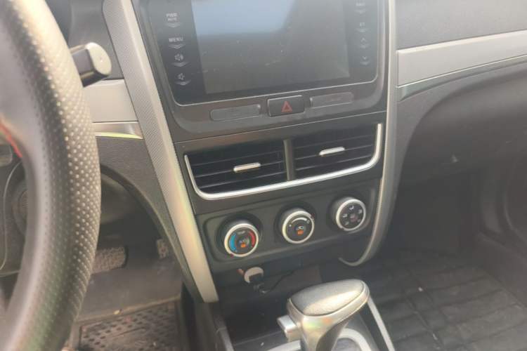 Used Bestune B30 2016 1.6L Automatic Luxury Model Audio And AC Panel