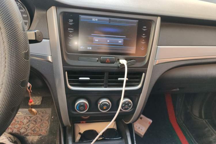 Used Bestune B30 2016 1.6L manual luxury version Audio And AC Panel