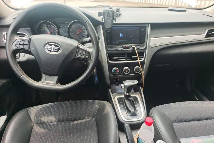 Used Bestune B30 2016 1.6L Automatic Premium Edition Center Console