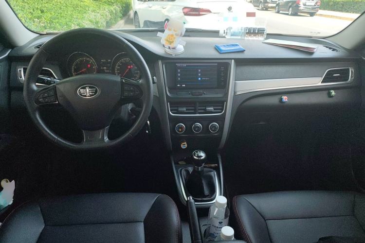 Used Bestune B30 2016 1.6L manual luxury version Center Console