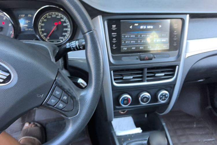 Used Bestune B30 2016 1.6L manual luxury version Center Console