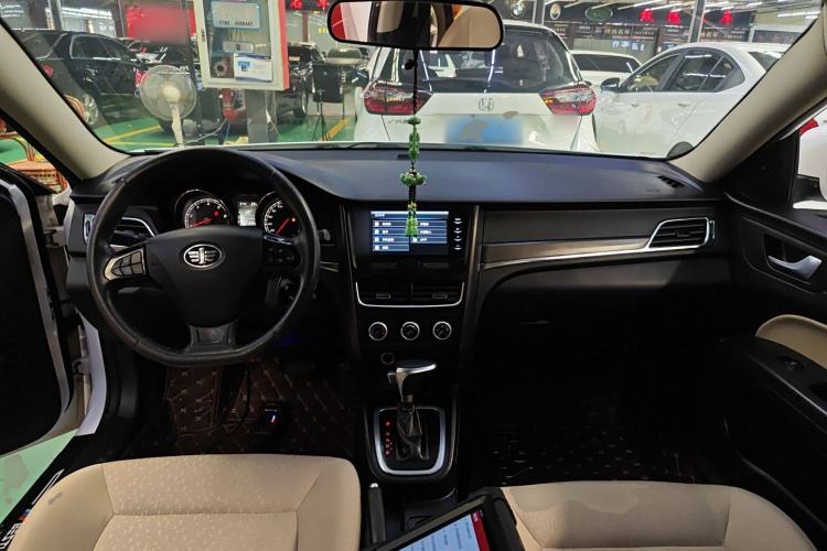 Used Bestune B30 2016 1.6L Automatic Luxury Model Center Console