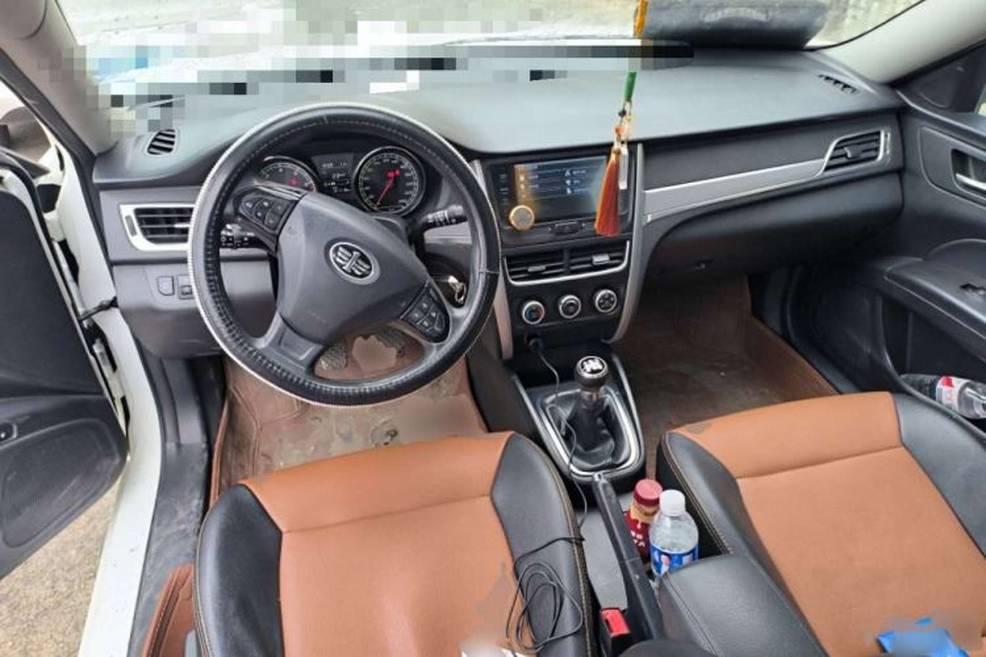 Used Bestune B30 2016 1.6L manual luxury version Center Console