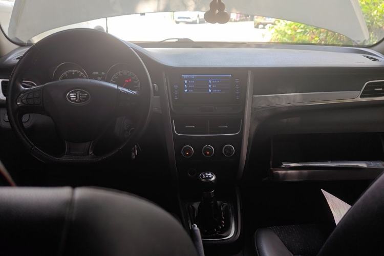 Used Bestune B30 2016 1.6L Manual Premium Edition Center Console