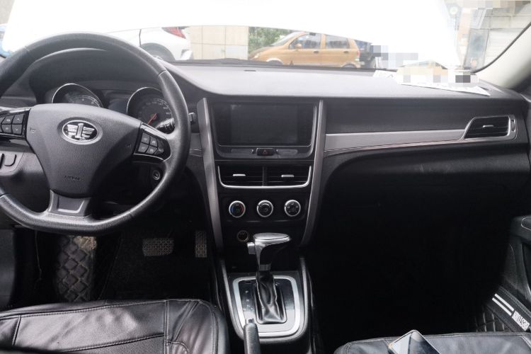 Used Bestune B30 2016 1.6L Automatic Luxury Model Center Console