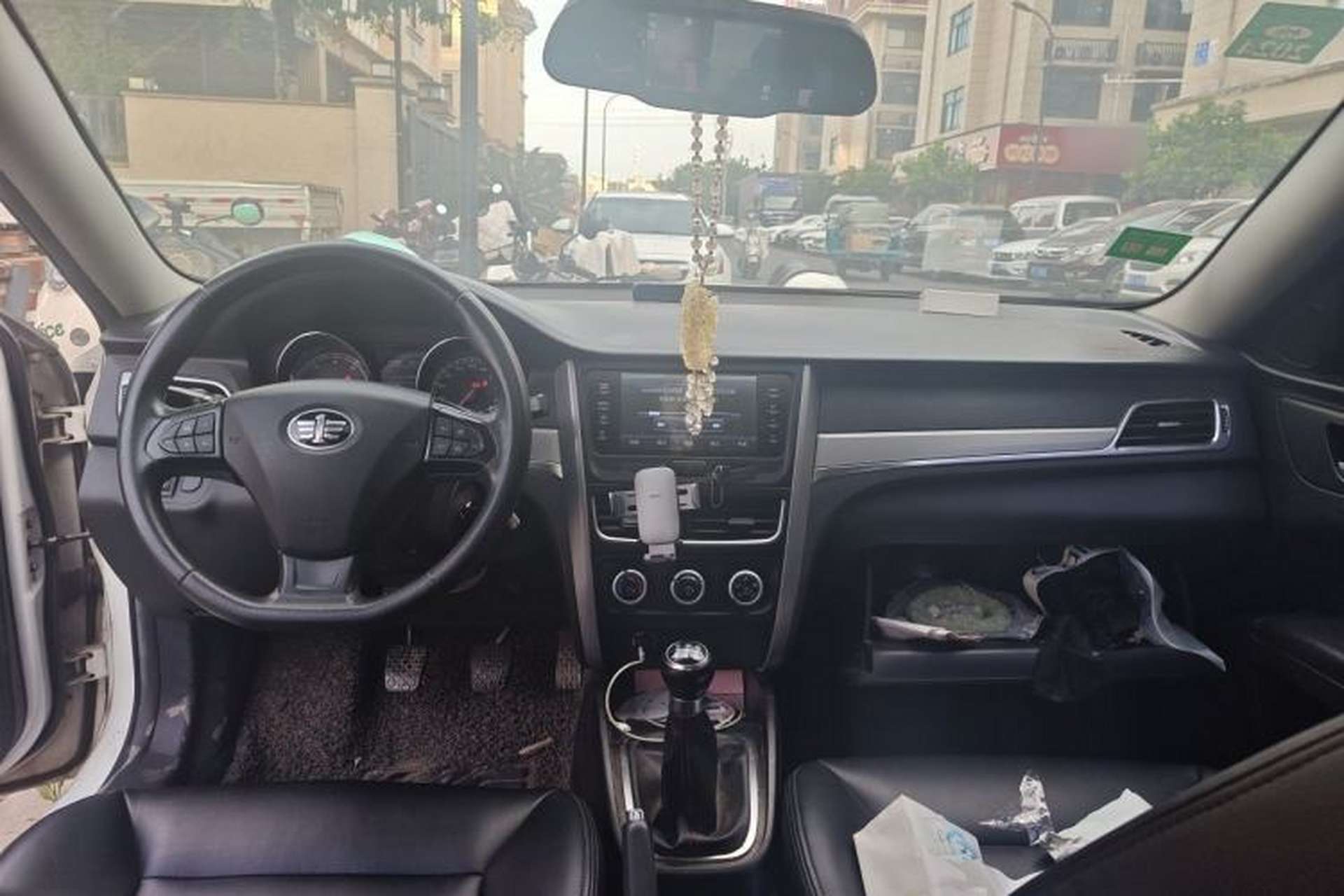 Used Bestune B30 2016 1.6L manual luxury version Center Console