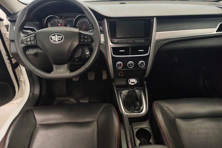 Used Bestune B30 2016 1.6L manual luxury version Center Console