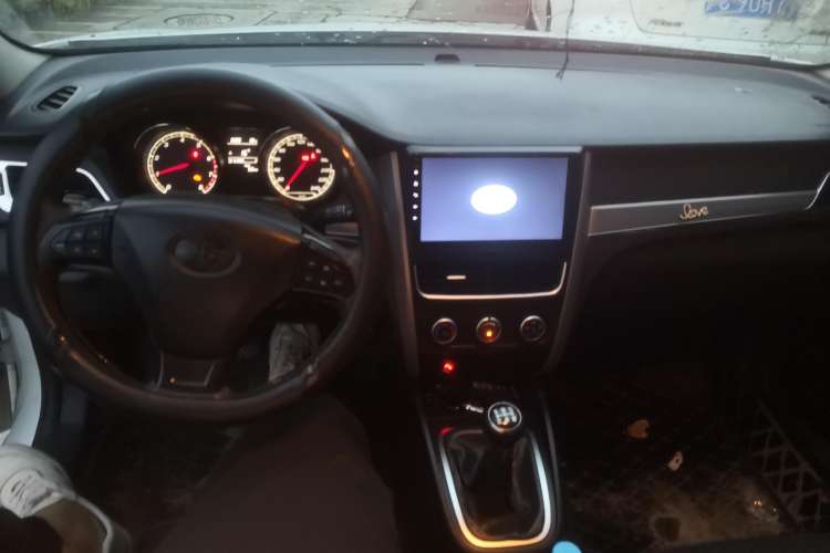 Used Bestune B30 2016 1.6L Manual Premium Edition Center Console