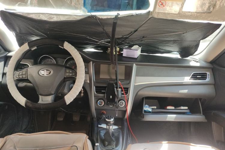 Used Bestune B30 2016 1.6L manual luxury version Center Console