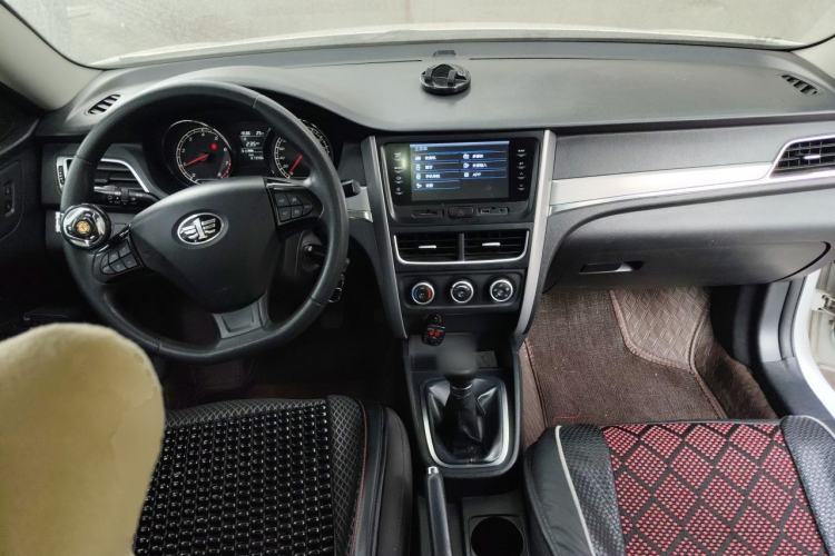 Used Bestune B30 2016 1.6L manual luxury version Center Console