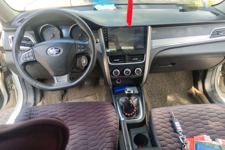 Used Bestune B30 2016 1.6L manual luxury version Center Console