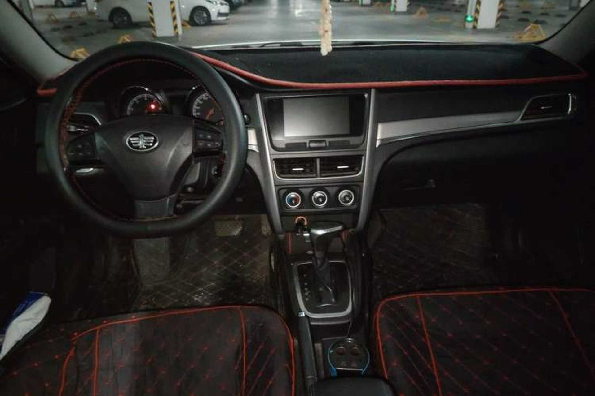 Used Bestune B30 2016 1.6L Automatic Luxury Model Center Console