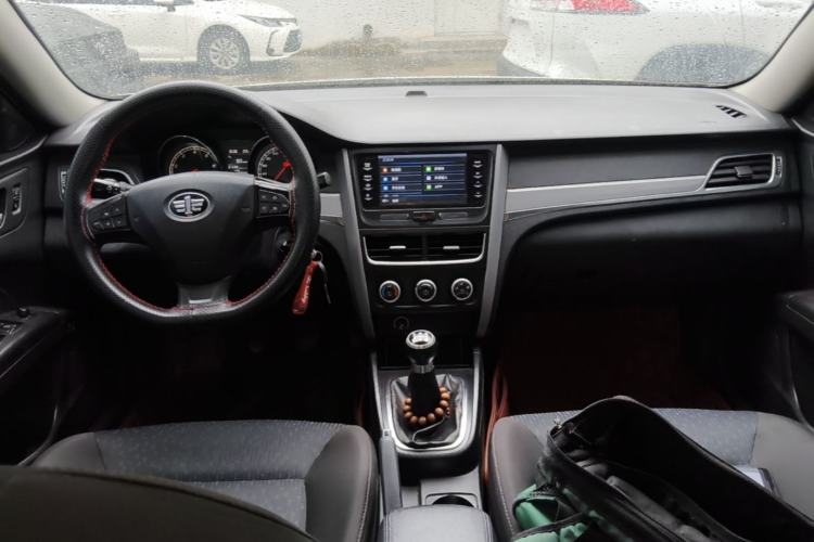 Used Bestune B30 2016 1.6L manual luxury version Center Console