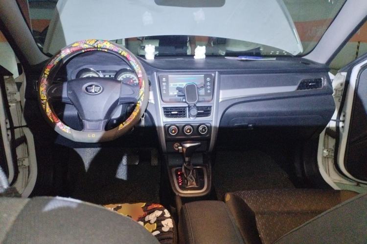Used Bestune B30 2016 1.6L Automatic 10th Anniversary Edition Center Console