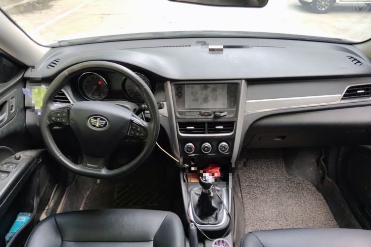 Used Bestune B30 2016 1.6L Manual Premium Edition Center Console