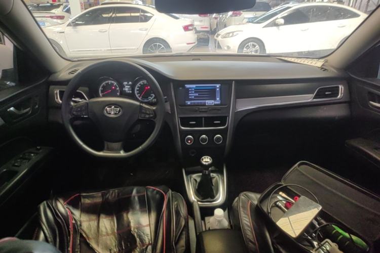 Used Bestune B30 2016 1.6L manual luxury version Center Console
