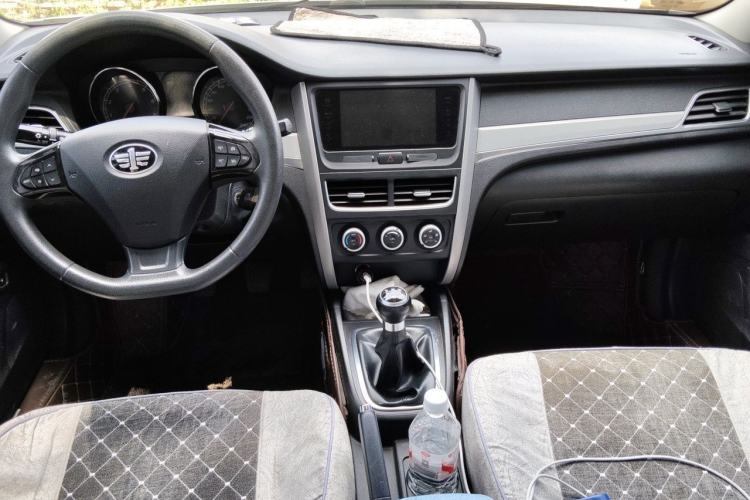 Used Bestune B30 2016 1.6L manual luxury version Center Console