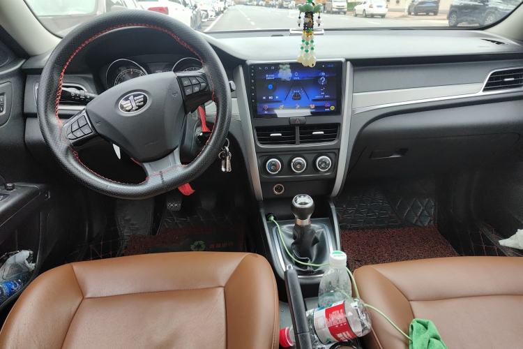 Used Bestune B30 2016 1.6L manual luxury version Center Console