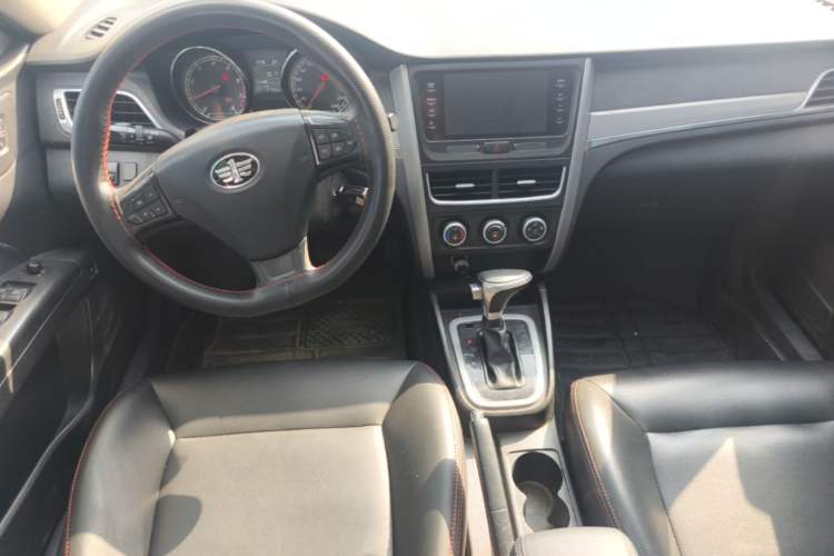 Used Bestune B30 2016 1.6L Automatic Luxury Model Center Console