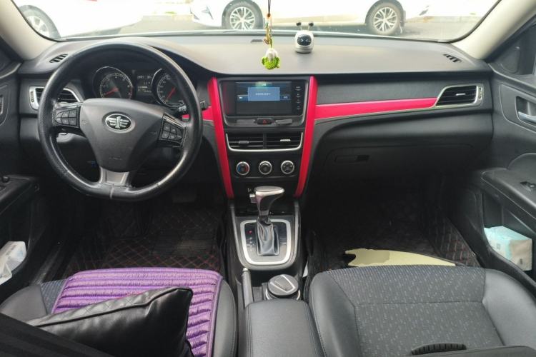 Used Bestune B30 2016 1.6L Automatic Premium Edition Center Console