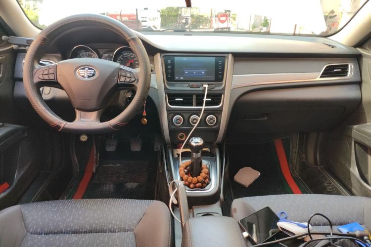 Used Bestune B30 2016 1.6L manual luxury version Center Console