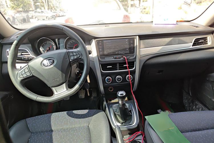 Used Bestune B30 2016 1.6L manual luxury version Center Console