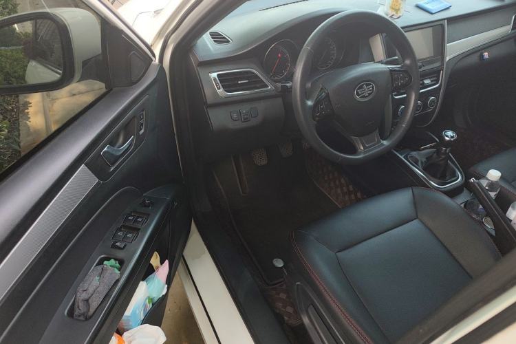 Used Bestune B30 2016 1.6L manual luxury version Driver Seat