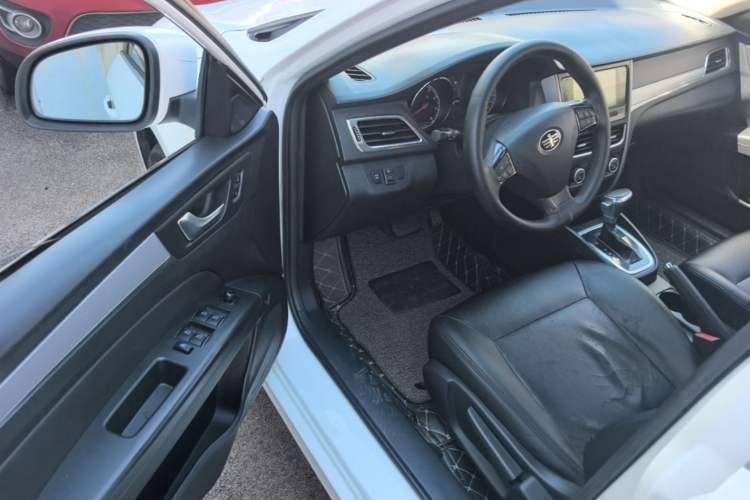 Used Bestune B30 2016 1.6L Automatic Luxury Model Driver Seat