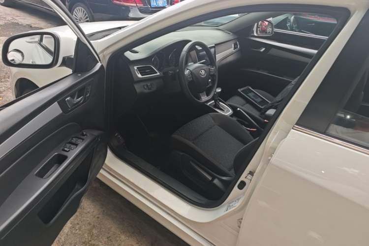 Used Bestune B30 2016 1.6L Automatic Luxury Model Driver Seat