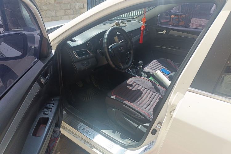 Used Bestune B30 2016 1.6L manual luxury version Driver Seat