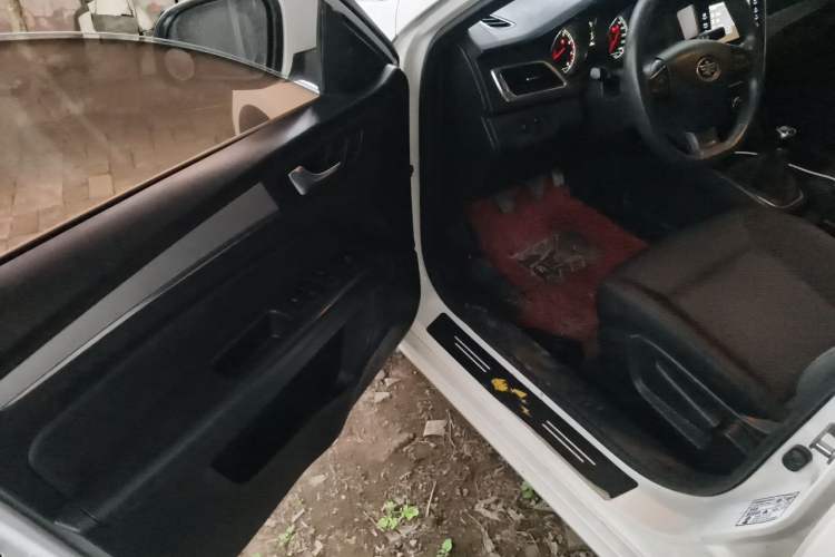 Used Bestune B30 2016 1.6L manual luxury version Driver Seat