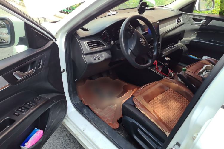 Used Bestune B30 2016 1.6L manual luxury version Driver Seat