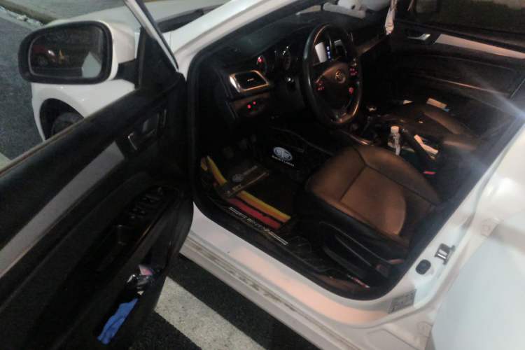 Used Bestune B30 2016 1.6L manual luxury version Driver Seat