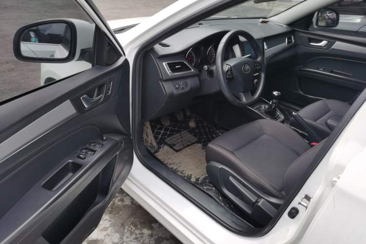Used Bestune B30 2016 1.6L manual luxury version Driver Seat