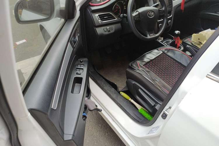 Used Bestune B30 2016 1.6L manual luxury version Driver Seat