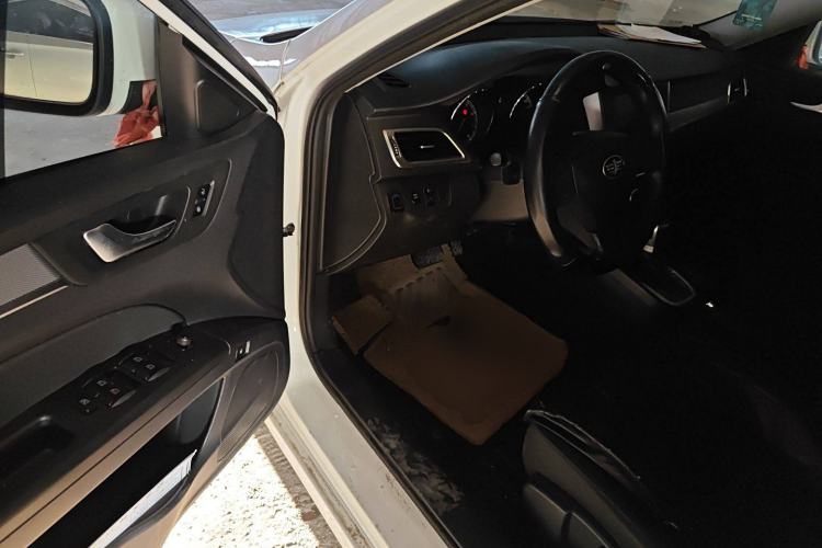 Used Bestune B30 2016 1.6L Automatic 10th Anniversary Edition Driver Seat