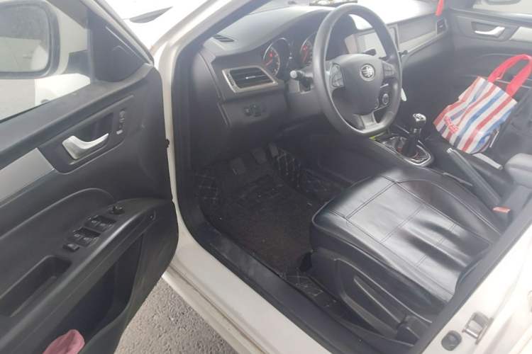 Used Bestune B30 2016 1.6L manual luxury version Driver Seat