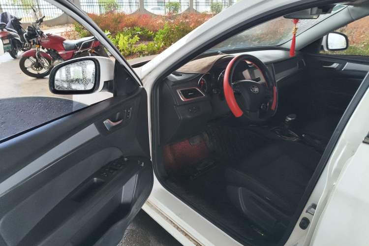 Used Bestune B30 2016 1.6L Automatic Luxury Model Driver Seat
