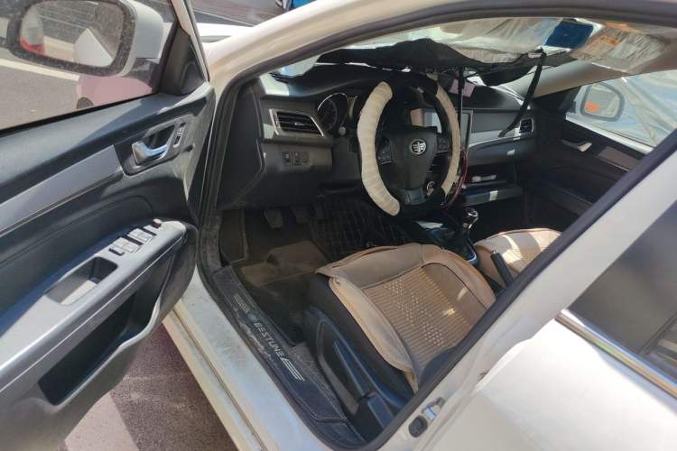 Used Bestune B30 2016 1.6L manual luxury version Driver Seat