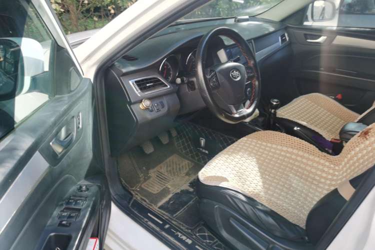 Used Bestune B30 2016 1.6L manual luxury version Driver Seat